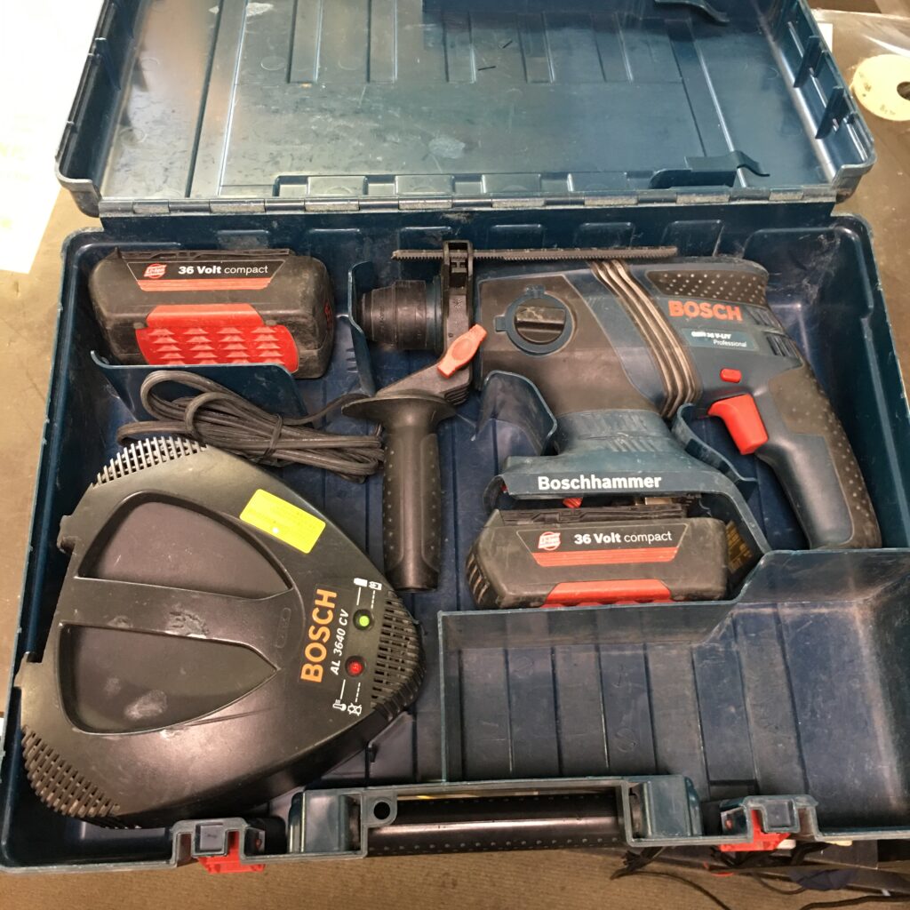 ボッシュのバッテリーハンマードリルをお売り頂きました！