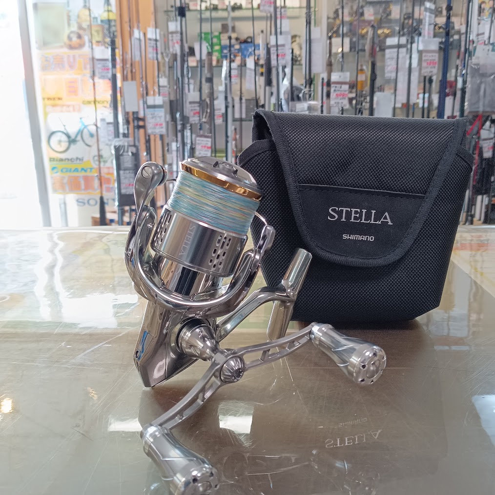 シマノ 18 ステラ C3000MHG をお売りいただきました。