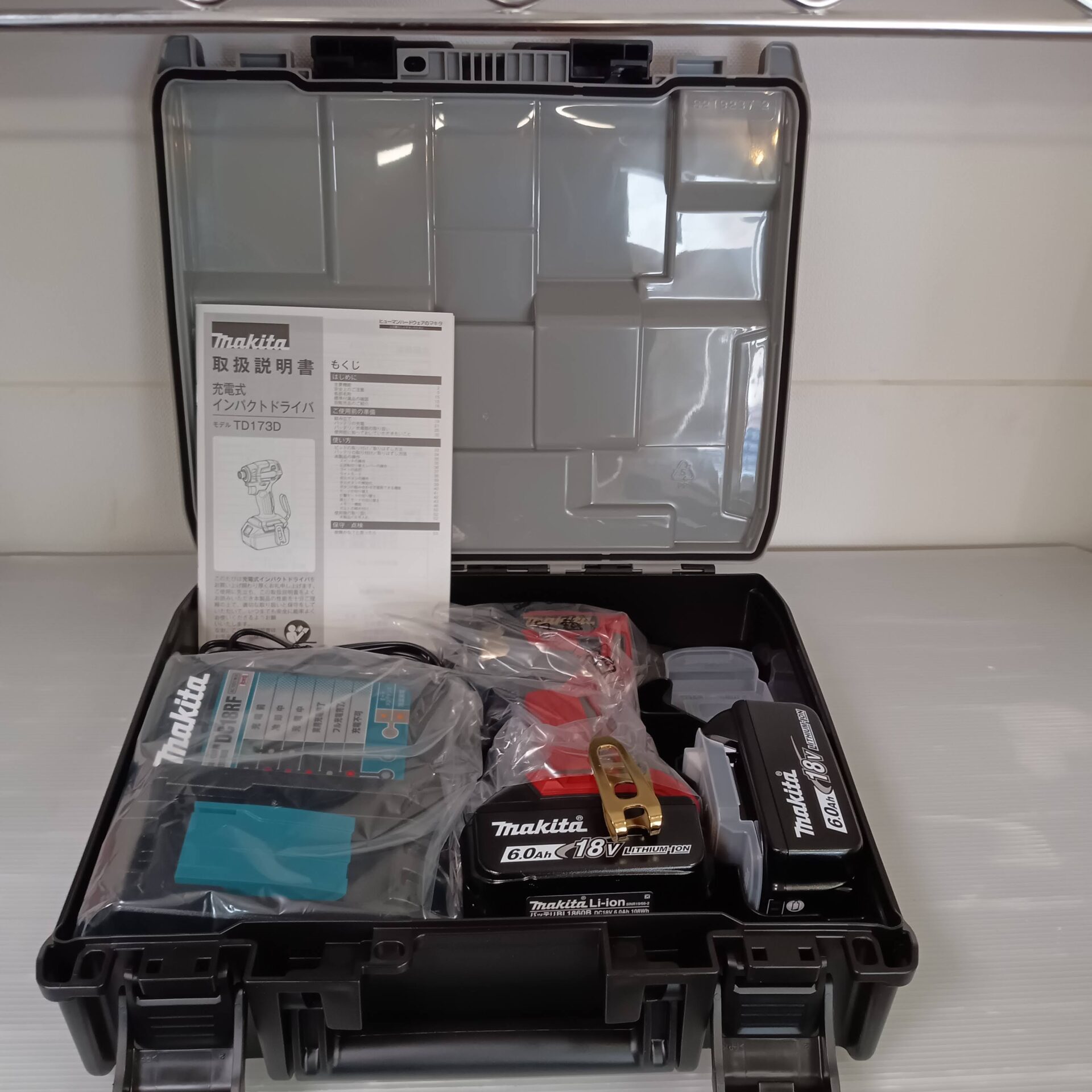 マキタ 充電式インパクトドライバ TD173DRGX 20周年記念モデル（未使用品）をお売りいただきました。