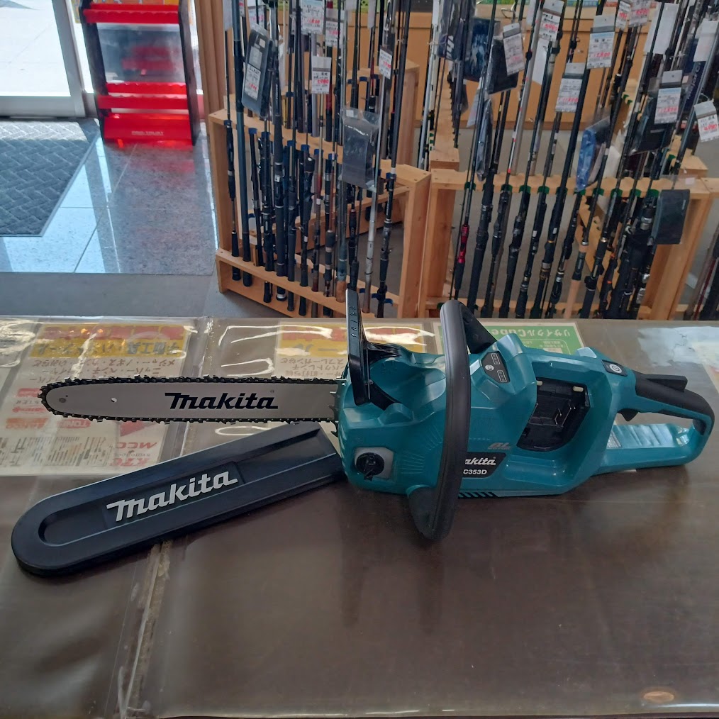 マキタ 充電式チェーンソー MUC353D をお売りいただきました。